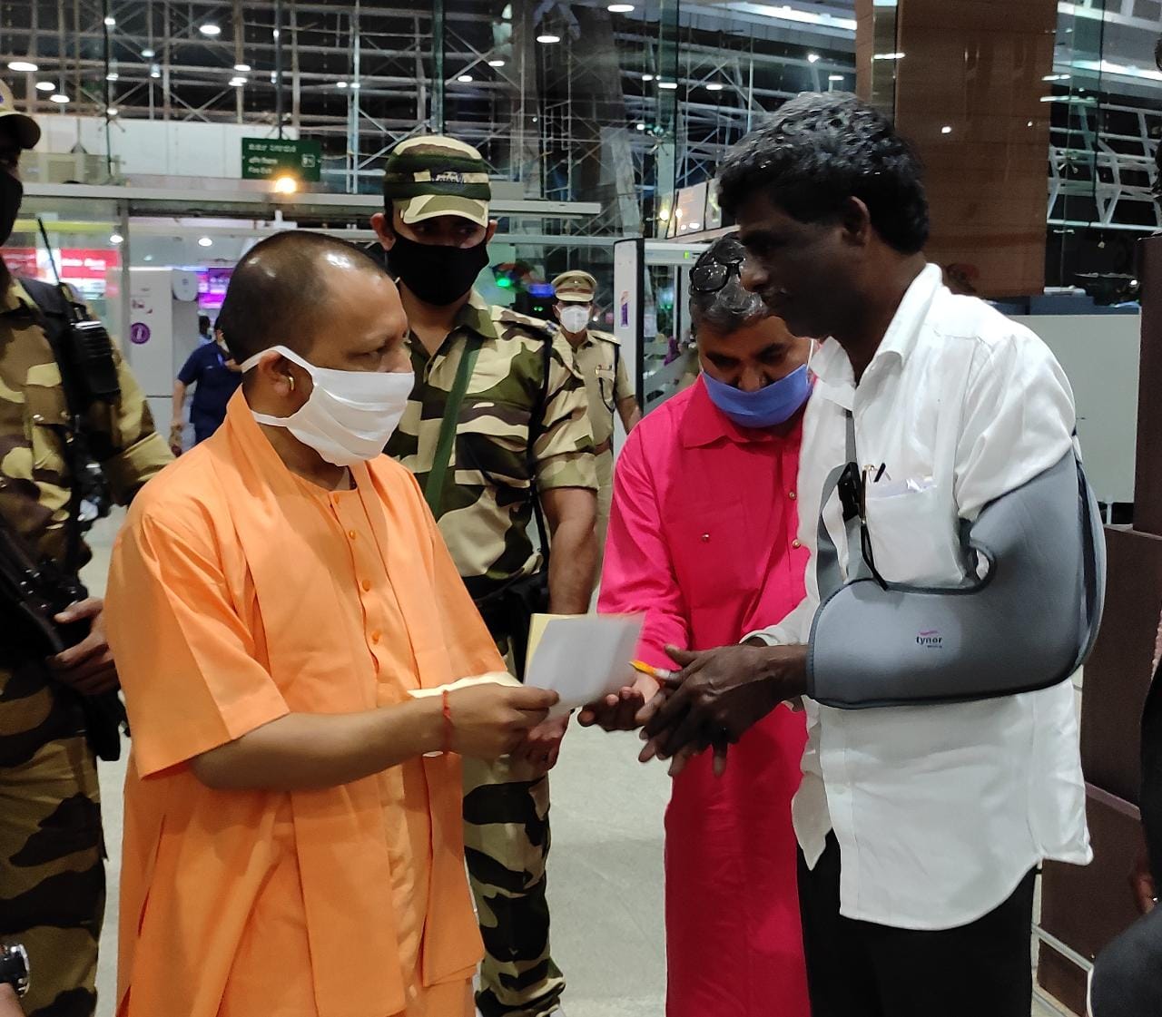 ಆದಿತ್ಯನಾಥರನ್ನು ಭೇಟಿ ಮಾಡಿದ ಸಚಿವ ಕೋಟ