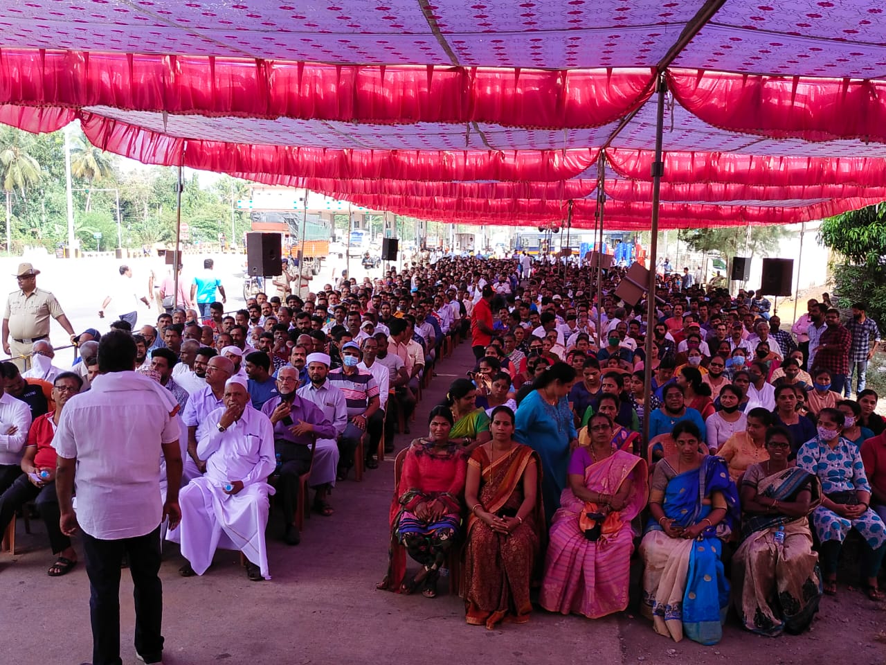 ಕೋಟ ಜಿಪಂ ಕ್ಷೇತ್ರ ವ್ಯಾಪ್ತಿಯಲ್ಲಿ ಬಂದ್: ಟೋಲ್‌ಗೇಟ್ ಎದುರು ಪ್ರತಿಭಟನೆ