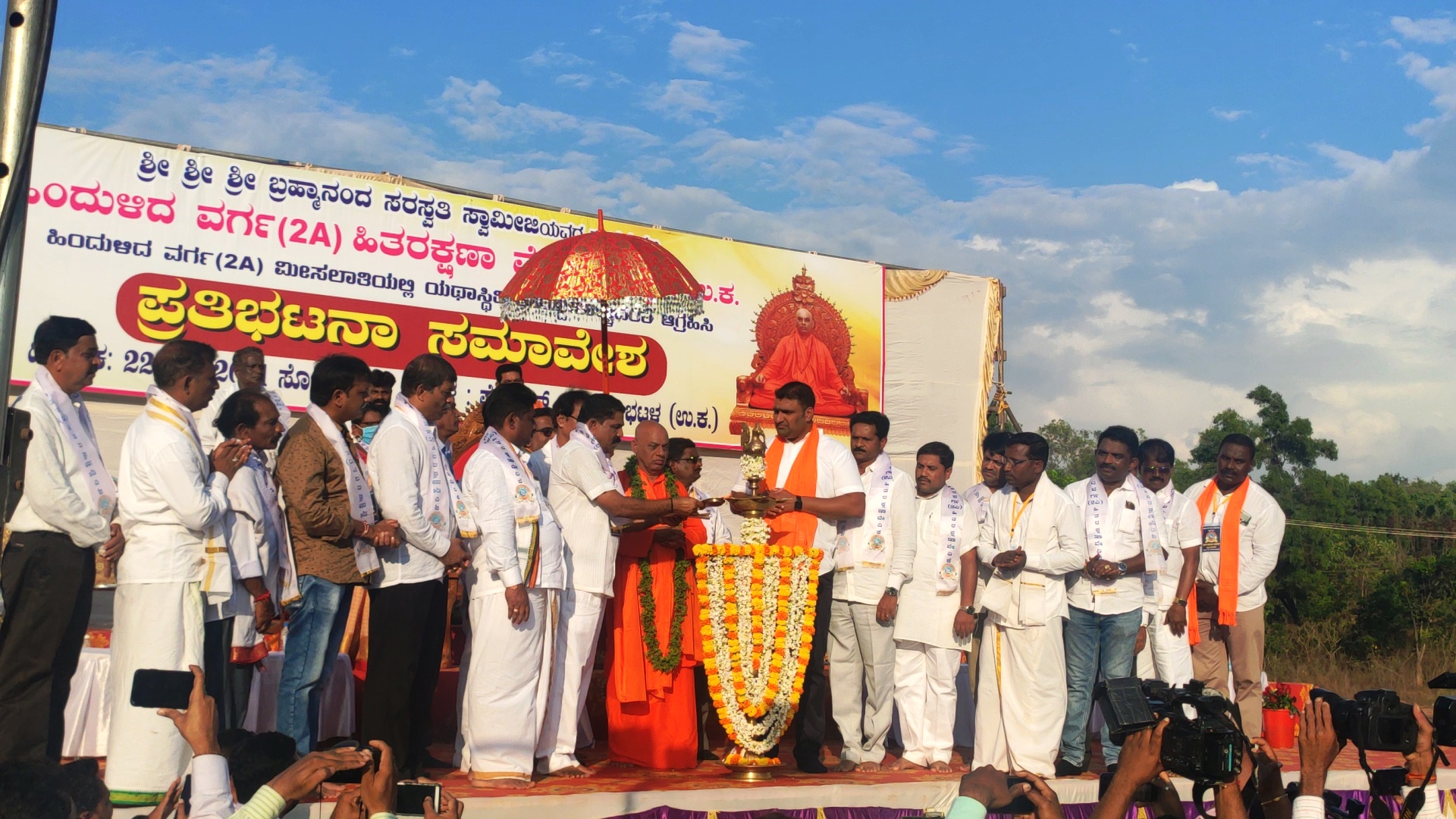 ಹಿಂದುಳಿದ ವರ್ಗಗಳ ಶೋಷಣೆಗೆ ಮುಂದಾದರೆ ಸುಮ್ಮನಿರಲ್ಲ: ಸರಕಾರಕ್ಕೆ ಎಚ್ಚರಿಕೆ ನೀಡಿದ ಬ್ರಹ್ಮಾನಂದ ಸ್ವಾಮೀಜಿ