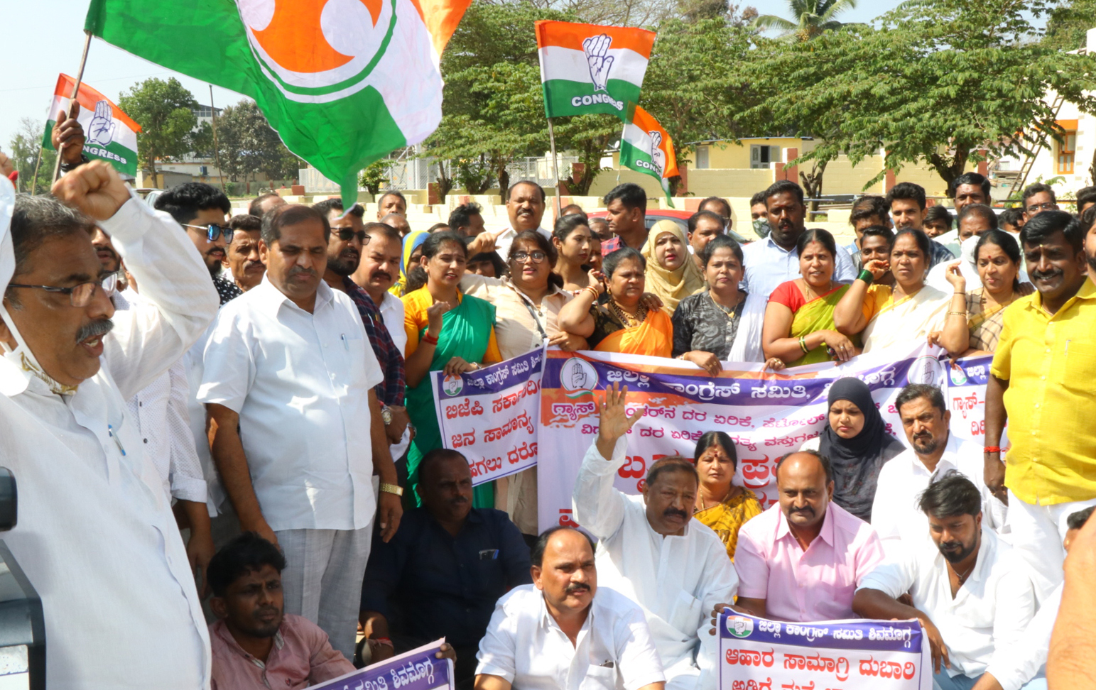 ಶಿವಮೊಗ್ಗ: ಇಂಧನ, ಅಗತ್ಯ ವಸ್ತುಗಳ ಬೆಲೆ ಏರಿಕೆ ಖಂಡಿಸಿ ಕಾಂಗ್ರೆಸ್ ಪ್ರತಿಭಟನೆ