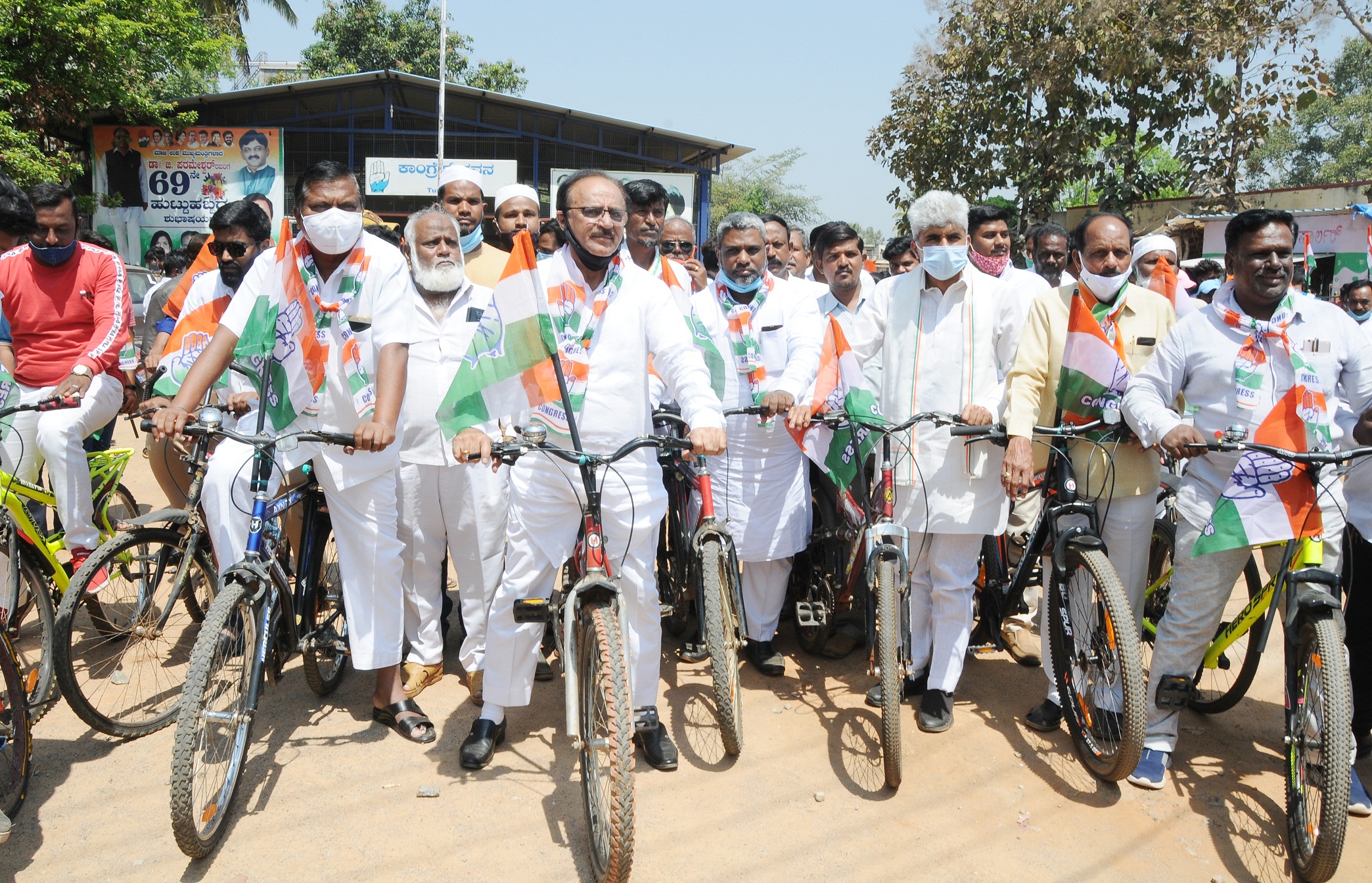 ತುಮಕೂರು: ಇಂಧನ ಬೆಲೆ ಹೆಚ್ಚಳ ಖಂಡಿಸಿ ಕಾಂಗ್ರೆಸ್ ಅಲ್ಪಸಂಖ್ಯಾತ ಘಟಕದಿಂದ ಪ್ರತಿಭಟನೆ