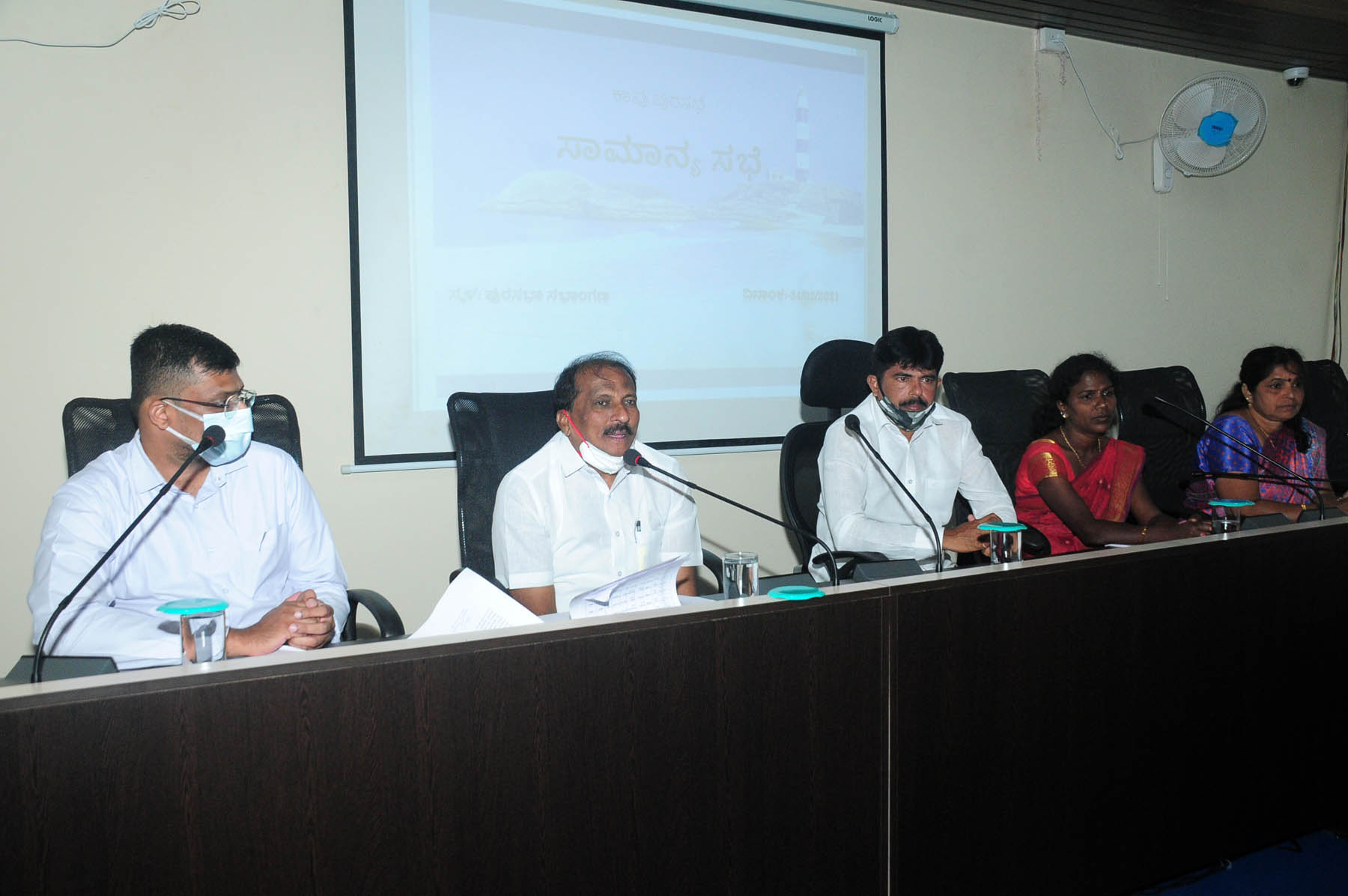 ಪಾದೂರು ಘಟಕ್ಕೆ ಸಮುದ್ರದಲ್ಲಿ ಪೈಪ್‍ಲೈನ್; ಜನವಿರೋಧಿಯಾದರೆ ಜನರೊಂದಿಗೆ: ಲಾಲಾಜಿ ಮೆಂಡನ್