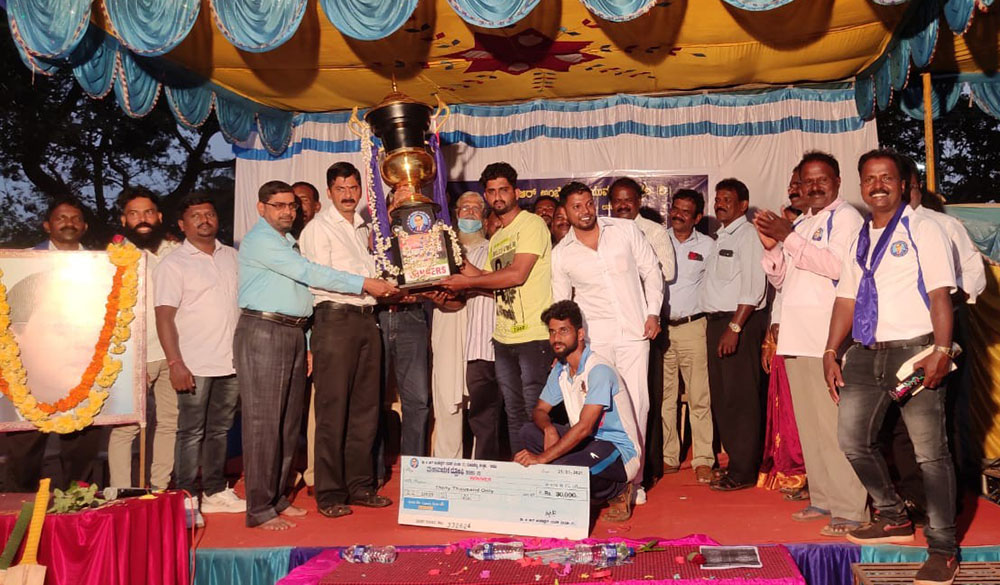 ಉಡುಪಿ ಕೌಸ್ತುಭ ಫೈಟರ್ಸ್ ತಂಡಕ್ಕೆ ‘ಮಹಾನಾಯಕ ಕ್ರಿಕೆಟ್ ಟ್ರೋಫಿ’