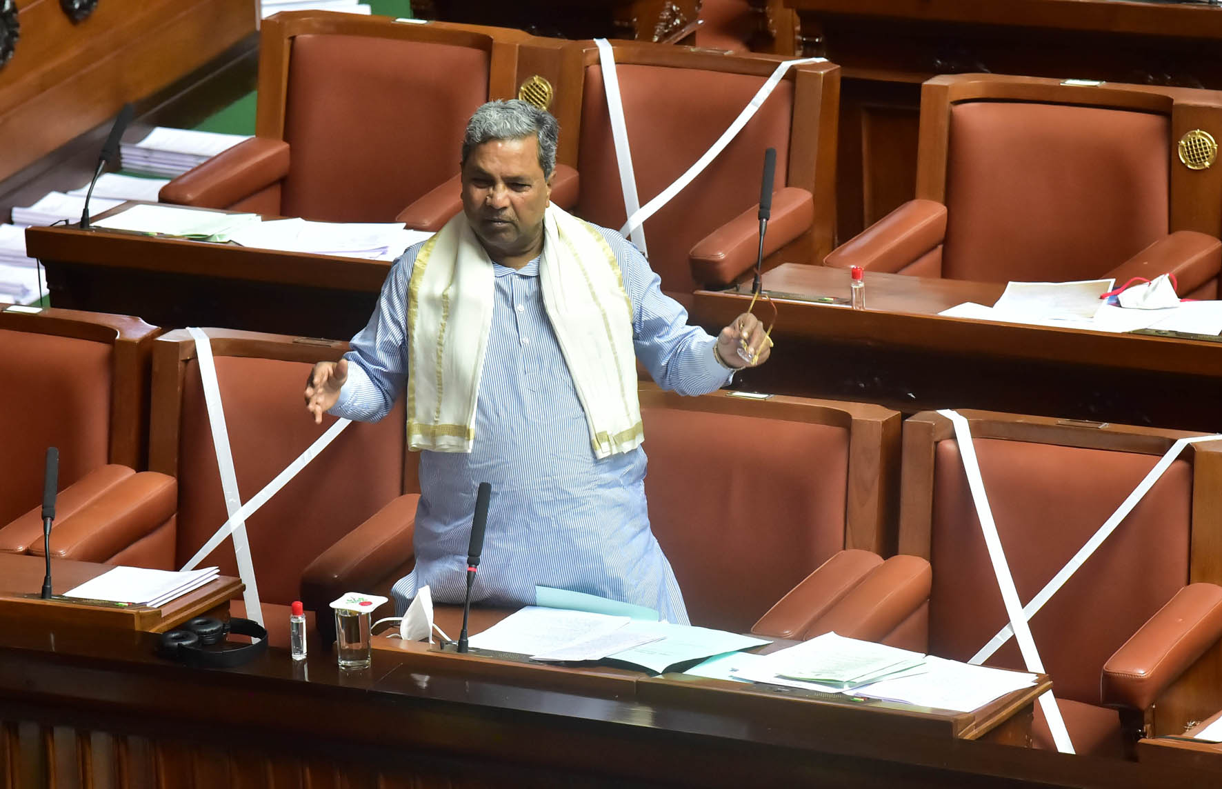 ಸಚಿವರು, ಅಧಿಕಾರಿಗಳ ಗೈರಿಗೆ ಆಕ್ಷೇಪಿಸಿದ ಸಿದ್ದರಾಮಯ್ಯ