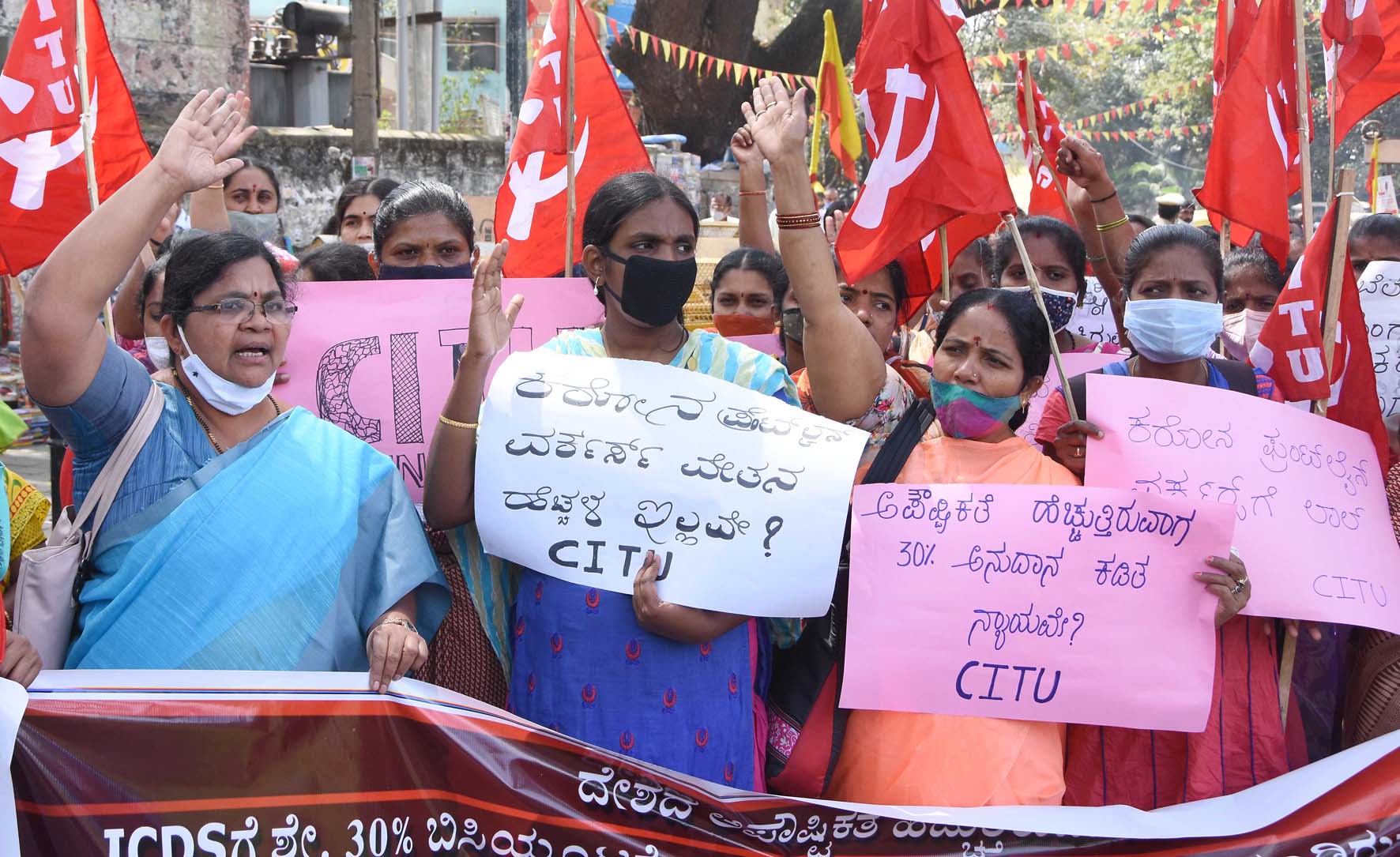 ಅನುದಾನ ಕಡಿತದ ವಿರುದ್ಧ ಅಂಗನವಾಡಿ ಕಾರ್ಯಕರ್ತೆಯರ ಪ್ರತಿಭಟನೆ