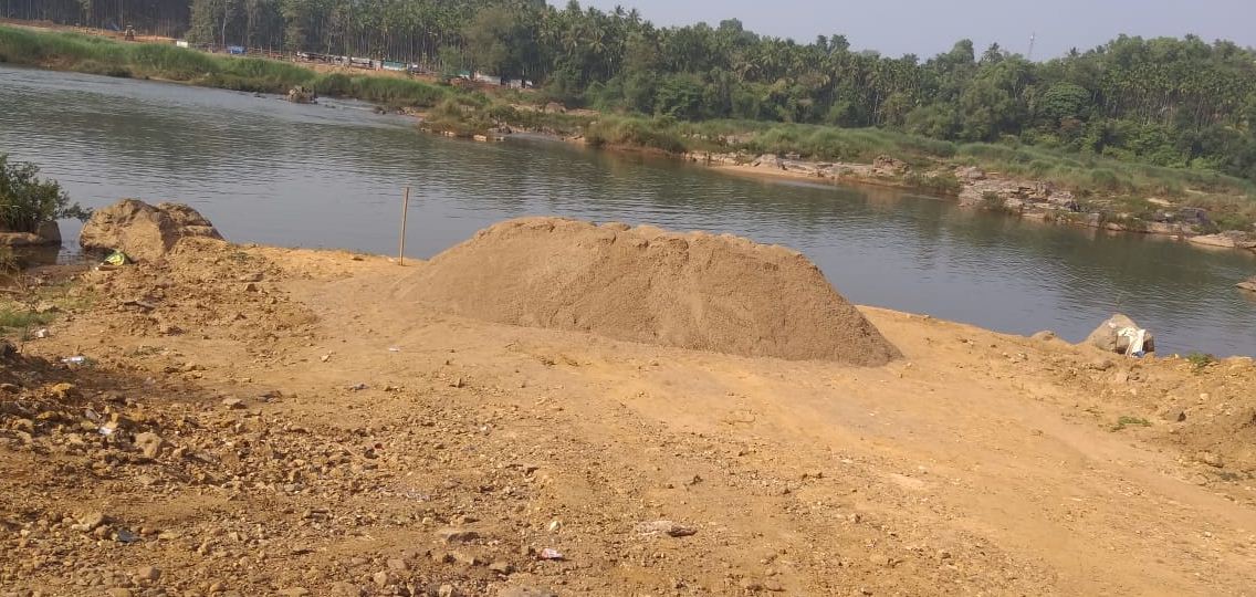 ಉಪ್ಪಿನಂಗಡಿ: ಅಕ್ರಮ ಮರಳು ಅಡ್ಡೆಗೆ ದಾಳಿ; ಸೊತ್ತು ವಶ