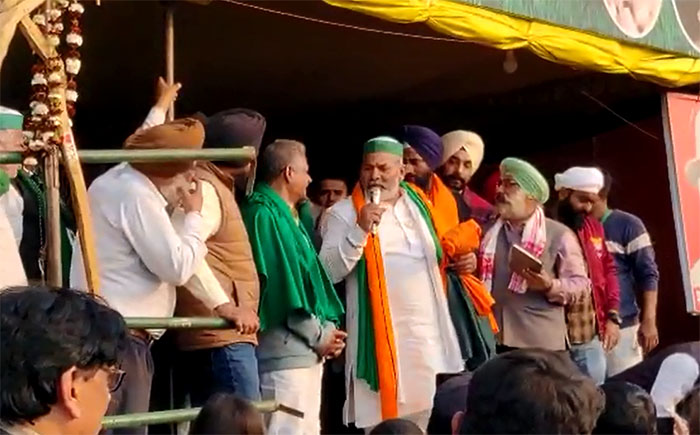 ಗಾಜೀಪುರ ಗಡಿಯಲ್ಲಿ ರಾಕೇಶ್ ಟಿಕಾಯತ್ ರನ್ನು ಭೇಟಿಯಾದ ರೈತ ಮುಖಂಡ ಕೋಡಿಹಳ್ಳಿ ಚಂದ್ರಶೇಖರ್