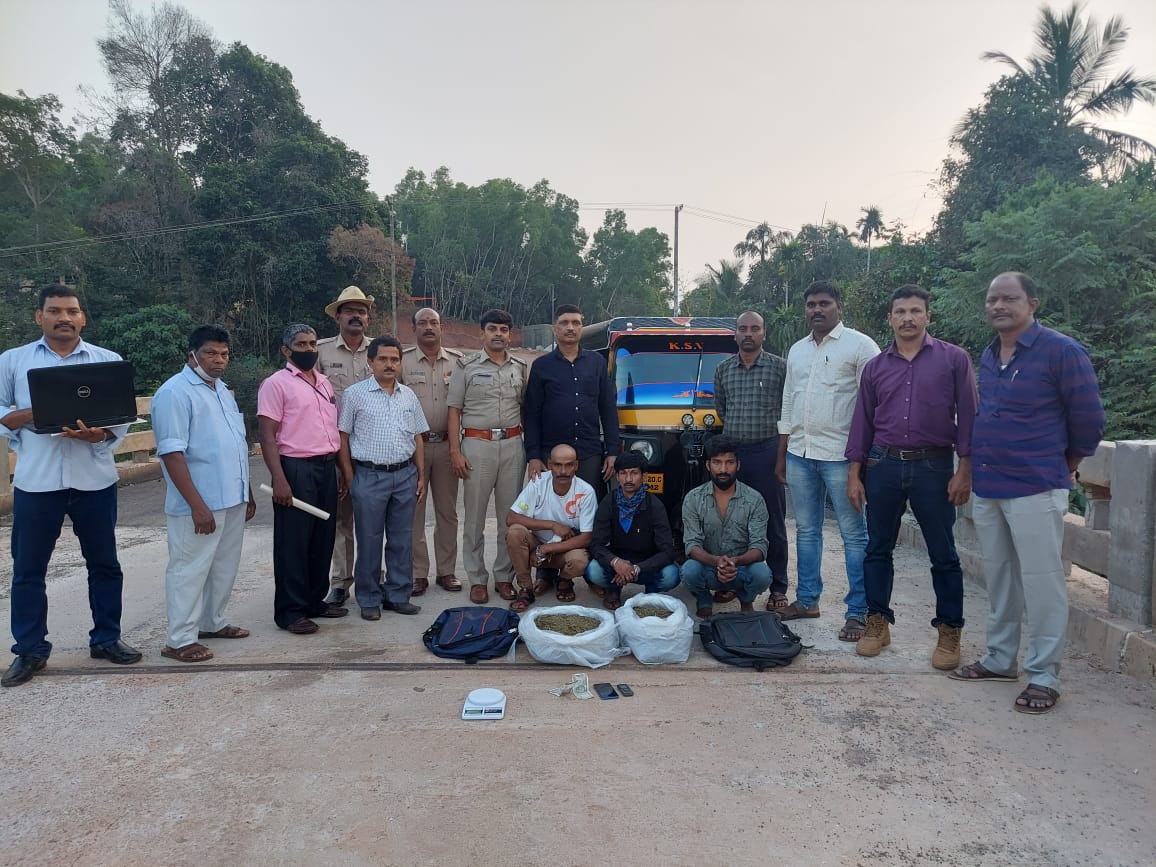 ಅಟೋ ರಿಕ್ಷಾದಲ್ಲಿ‌ ಗಾಂಜಾ ಮಾರಾಟಕ್ಕೆ ಯತ್ನ: ಮೂವರು ಆರೋಪಿಗಳ ಬಂಧನ