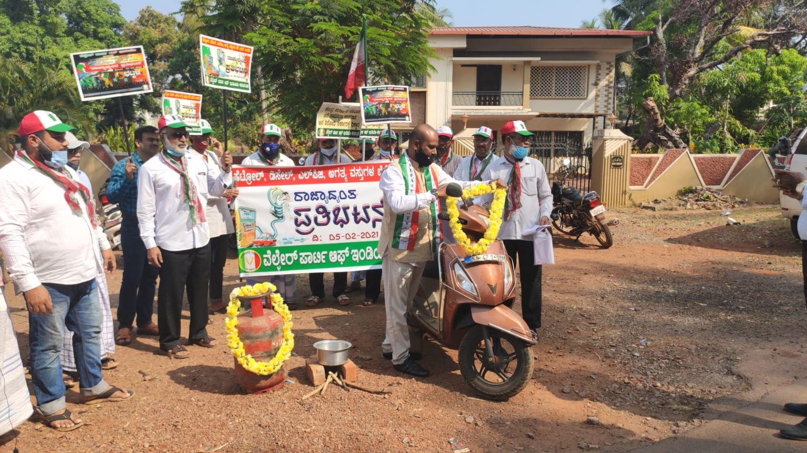 ಪೆಟ್ರೋಲ್, ಡಿಸೇಲ್, ಎಲ್ ಪಿ ಜಿ ಬೆಲೆ ಇಳಿಸದಿದ್ದರೆ ರಾಜ್ಯಾದ್ಯಂತ ಉಗ್ರ ಹೋರಾಟ: ತಾಹೀರ್ ಹುಸೇನ್