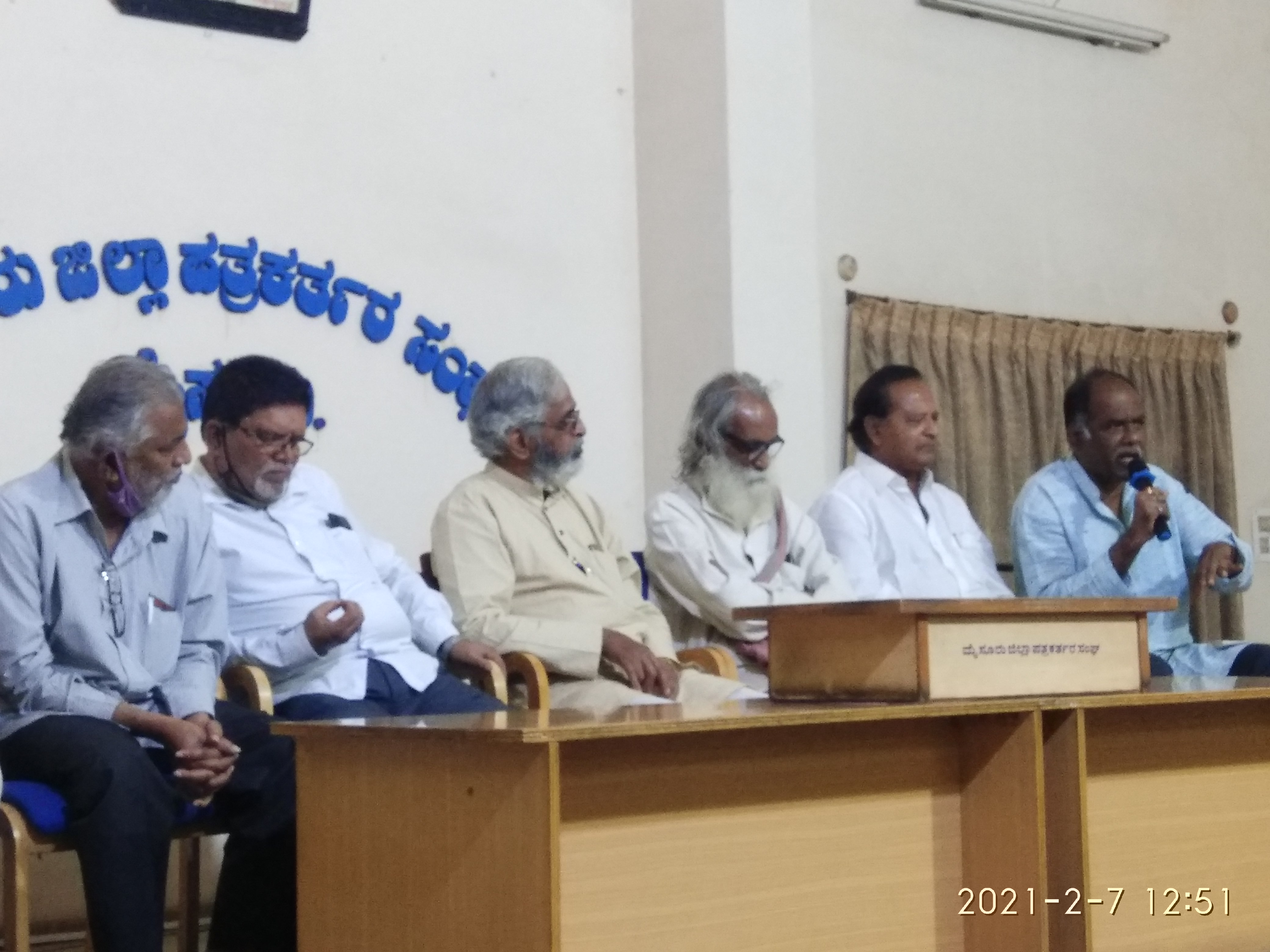 ಸಾಹಿತಿಗೆ ಹಲ್ಲೆ ನಡೆಸಿದರೂ ಕನ್ನಡ ಸಾಹಿತ್ಯ ಪರಿಷತ್ ಧ್ವನಿ ಎತ್ತದಿರುವುದು ದುರದೃಷ್ಟಕರ: ಬನ್ನೂರು ಕೆ.ರಾಜು