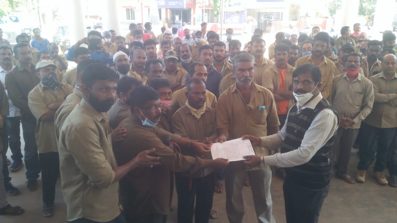 ಇಂಧನ ಬೆಲೆ ಏರಿಕೆಗೆ ಖಂಡನೆ: ವಿರಾಜಪೇಟೆಯಲ್ಲಿ ಆಟೋ ಚಾಲಕರ ಪ್ರತಿಭಟನೆ