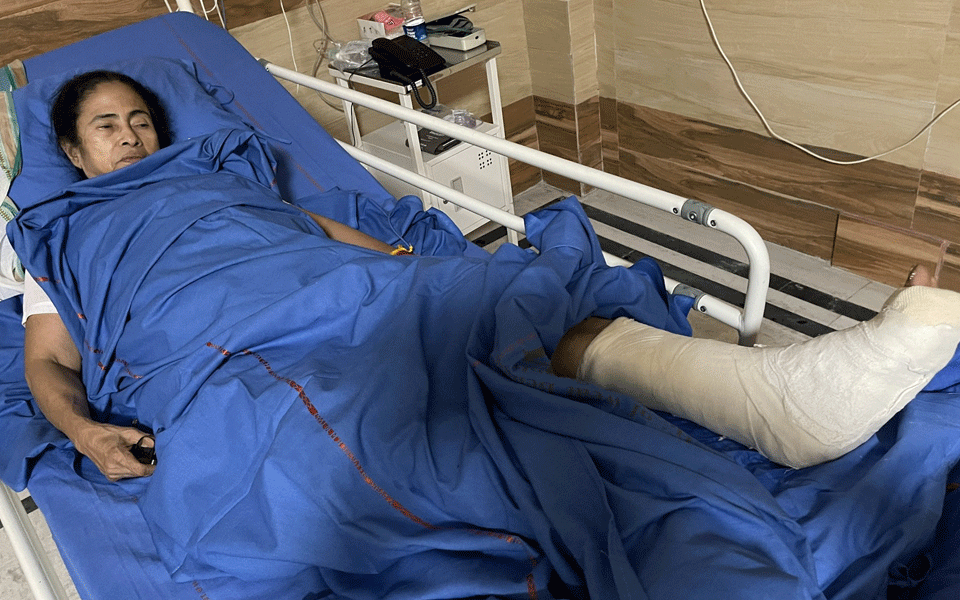 ಕೋಲ್ಕತಾದ ಆಸ್ಪತ್ರೆಗೆ ದಾಖಲಾದ ಮಮತಾ ಬ್ಯಾನರ್ಜಿ