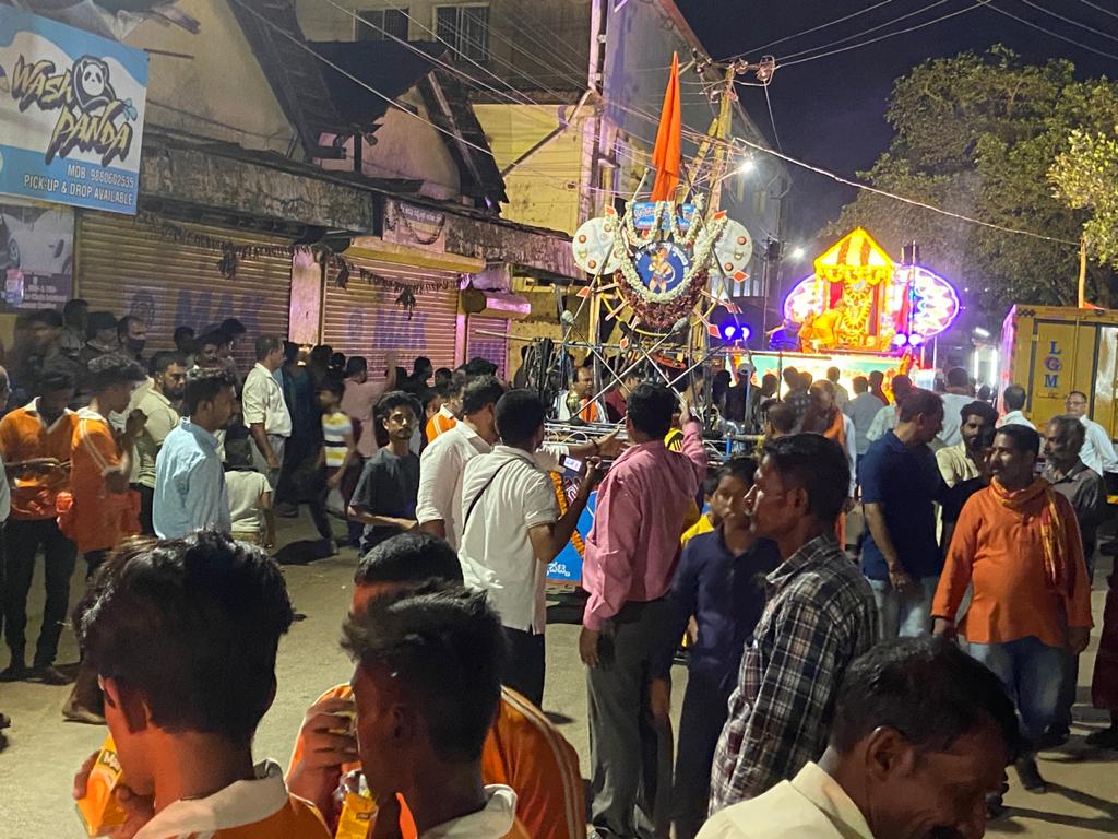 ಶಿವರಾತ್ರಿ ಪ್ರಯುಕ್ತ ಕಂದಕ್ ಮುಸ್ಲಿಂ ಜಮಾಅತ್ ಸದಸ್ಯರಿಂದ ಸಿಹಿತಿಂಡಿ, ತಂಪು ಪಾನೀಯ ವಿತರಣೆ