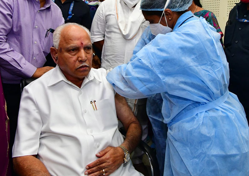 ಕೊರೋನ ಲಸಿಕೆ ಪಡೆದ ಸಿಎಂ ಯಡಿಯೂರಪ್ಪ, ಆರೋಗ್ಯ ಸಚಿವ ಡಾ.ಸುಧಾಕರ್