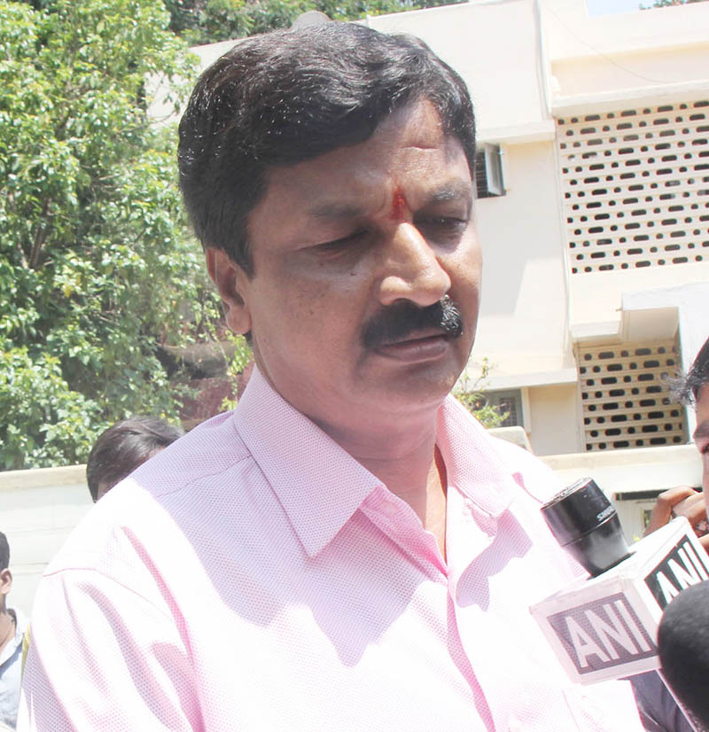 ಅಶ್ಲೀಲ ಸಿಡಿ ಪ್ರಕರಣ: ಯುವತಿ, ಪತ್ರಕರ್ತರು ಸೇರಿ ಐವರನ್ನು ವಶಕ್ಕೆ ಪಡೆದ ಪೊಲೀಸರು