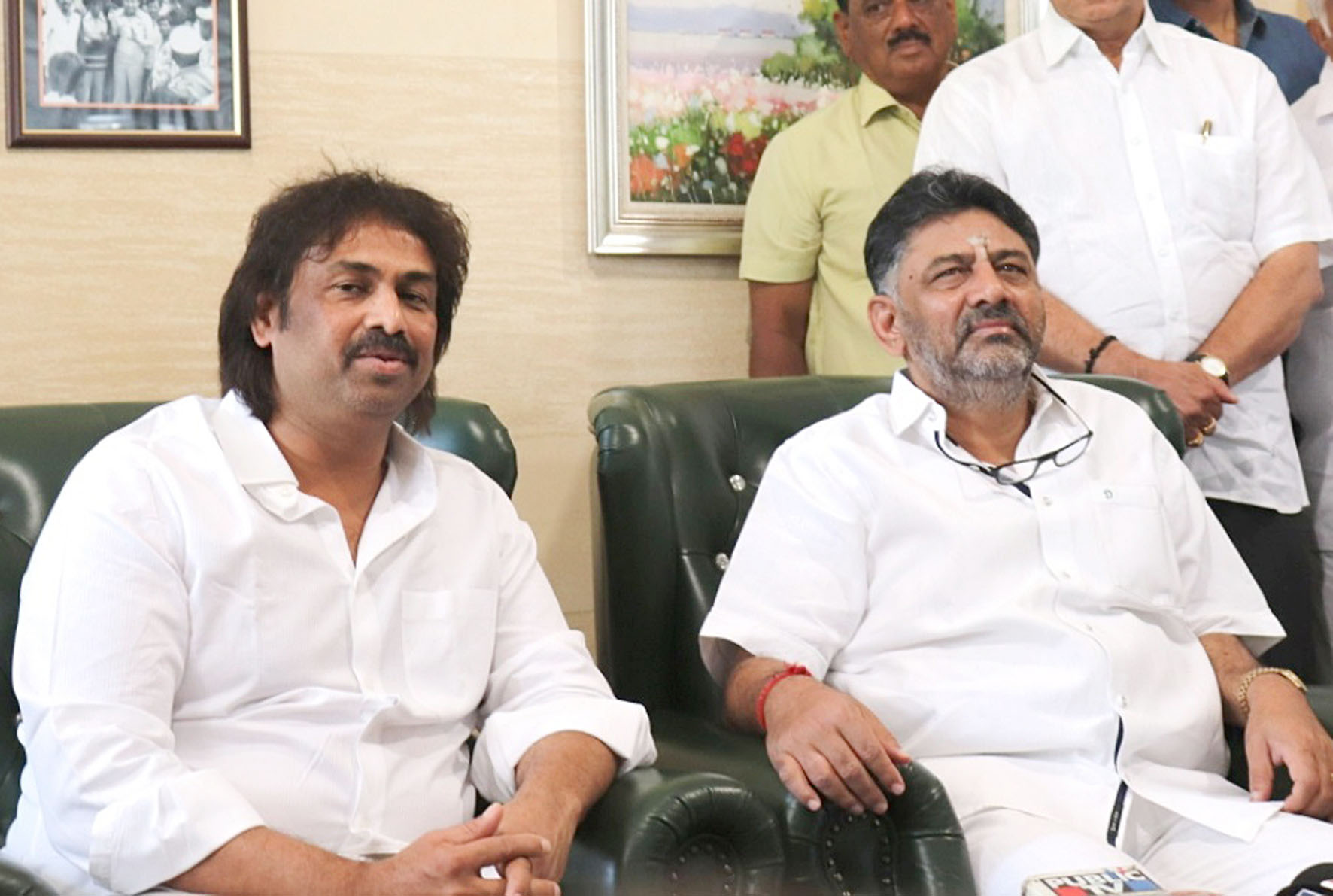 ಕಾಂಗ್ರೆಸ್ ಸಾಗರವಿದ್ದಂತೆ, ಆಕಾಶದಿಂದ ಬಿದ್ದ ನೀರು ಸಾಗರ ಸೇರಲೇಬೇಕು: ಡಿ.ಕೆ.ಶಿವಕುಮಾರ್