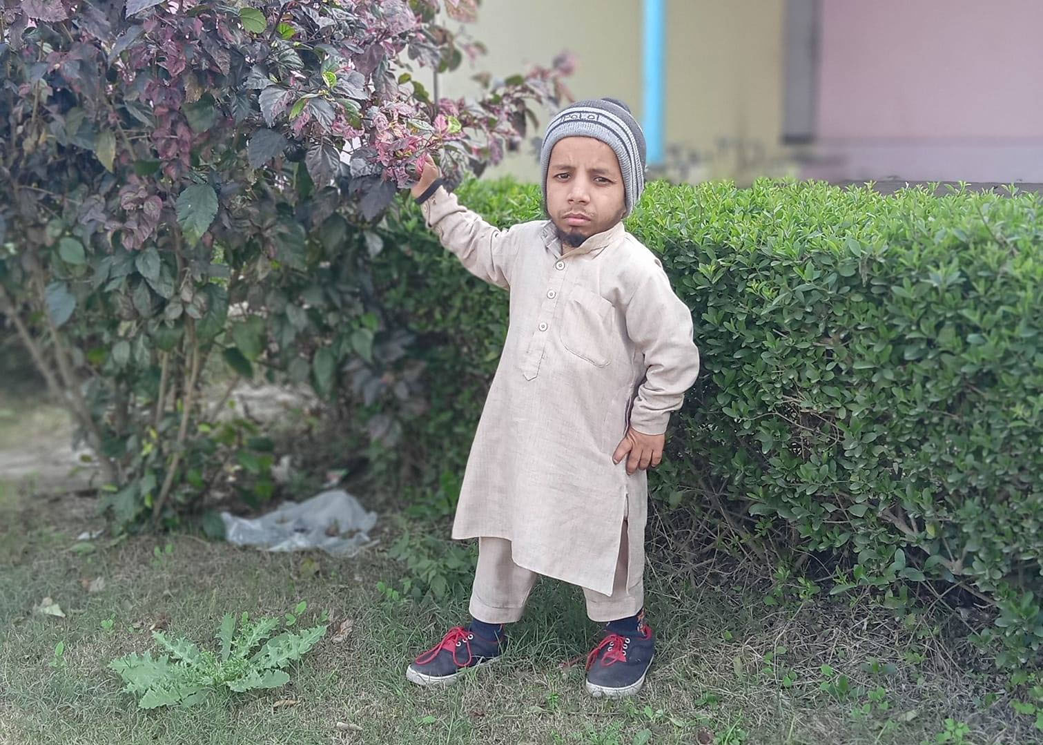 ನನಗೆ ವಧು ಹುಡುಕಿಕೊಡಿ ಎಂದು ಪೊಲೀಸ್ ಠಾಣೆ ಮೆಟ್ಟಿಲೇರಿದ 2 ಅಡಿ ಎತ್ತರದ ವ್ಯಕ್ತಿ!