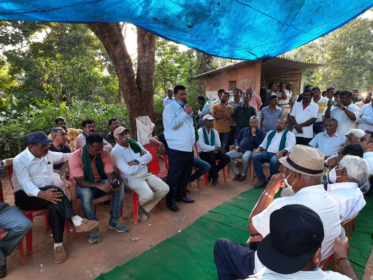 ಪೊನ್ನಂಪೇಟೆ: ಹುಲಿ ಪತ್ತೆ ಹಚ್ಚುವಲ್ಲಿ ಅರಣ್ಯ ಇಲಾಖೆ ವಿಫಲ: ಮುಂದುವರಿದ ಅಹೋರಾತ್ರಿ ಪ್ರತಿಭಟನೆ