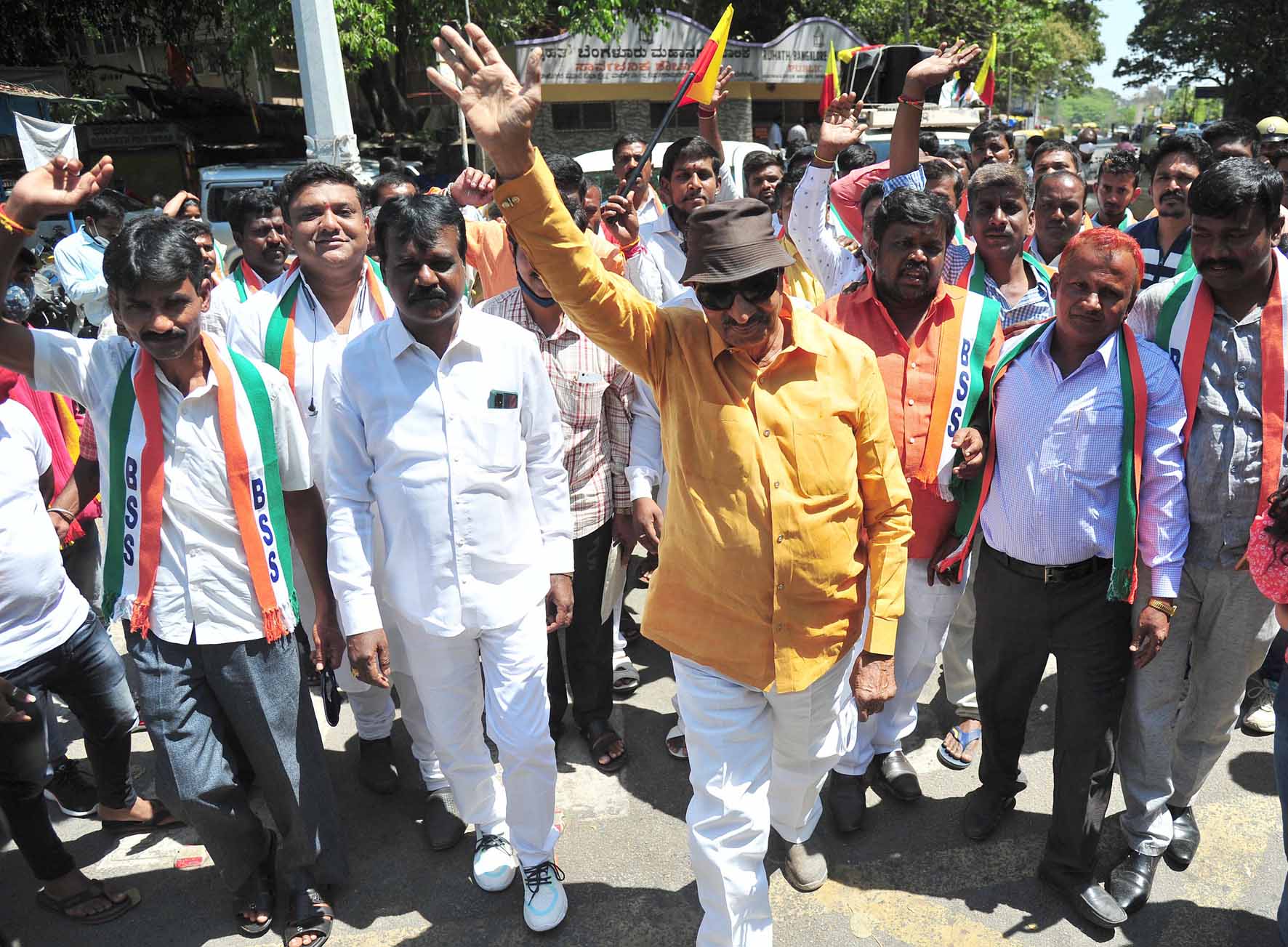 ಕಾವೇರಿ ನದಿ ಜೋಡಣೆ ಕ್ರಮ ಖಂಡಿಸಿ ಪ್ರತಿಭಟನೆ
