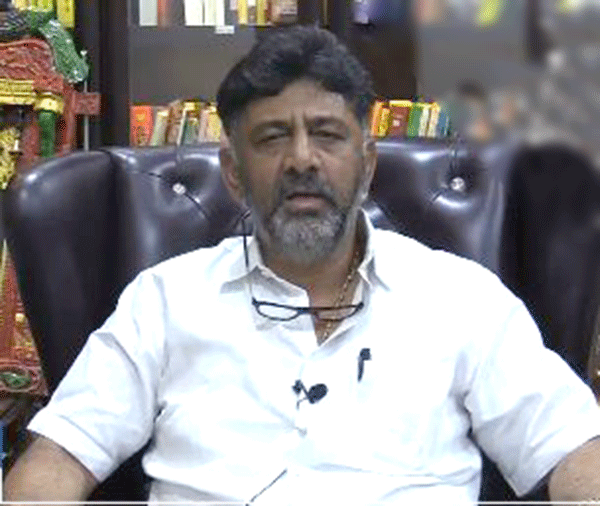 ಅಶ್ಲೀಲ ಸಿಡಿ ಪ್ರಕರಣ: ಸ್ವಯಂಪ್ರೇರಿತ ದೂರು ದಾಖಲಿಸಿ ತನಿಖೆ ನಡೆಸಲಿ: ಡಿಕೆಶಿ ಒತ್ತಾಯ