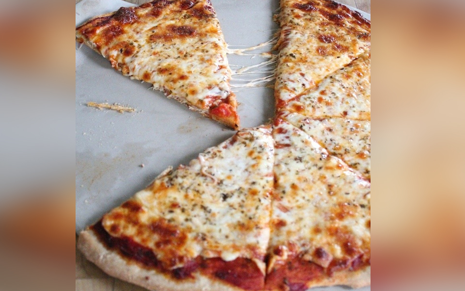 ಮಾಂಸಾಹಾರಿ ಪಿಝ್ಝಾ ಪೂರೈಸಿದ ರೆಸ್ಟೊರೆಂಟ್: 1 ಕೋಟಿ ರೂ.ಪರಿಹಾರ ಕೇಳಿದ ಗ್ರಾಹಕಿ