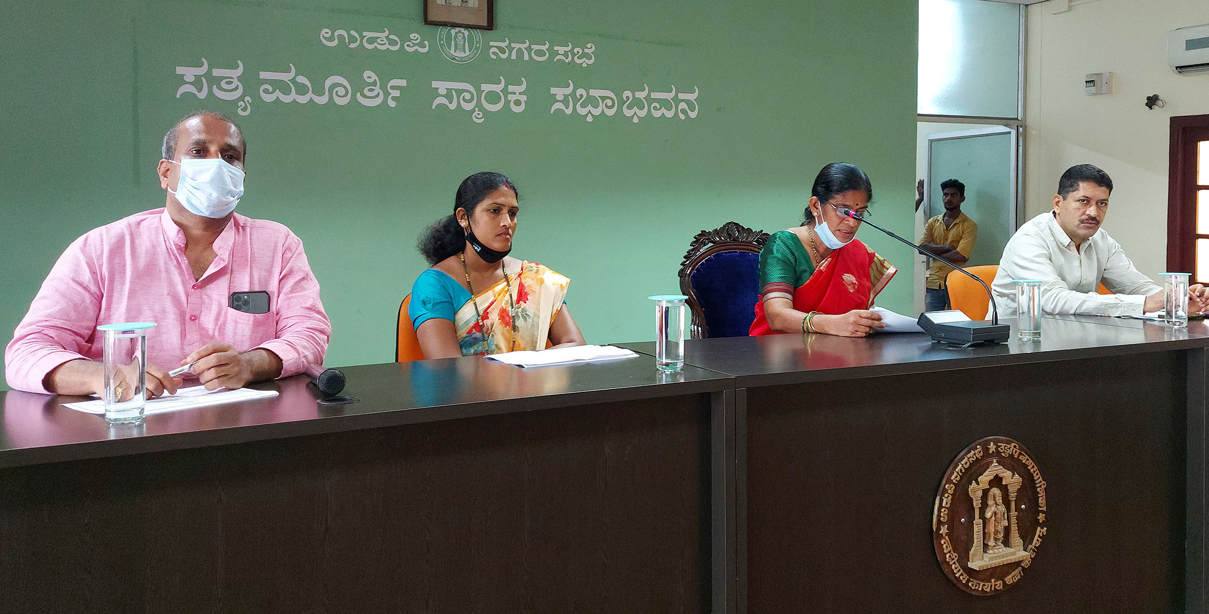 ಕಾರ್ಮಿಕನಿಗೆ ಹಲ್ಲೆ ಪ್ರಕರಣ: ಉಡುಪಿ ನಗರಸಭೆಯಿಂದ ಅಂಗಡಿ ಪರವಾನಿಗೆ ರದ್ದತಿಗೆ ನಿರ್ಣಯ