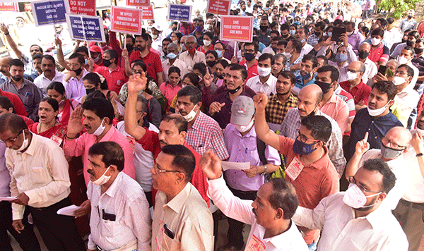 ದ.ಕ.ಜಿಲ್ಲೆ : ಬ್ಯಾಂಕ್ ಉದ್ಯೋಗಿಗಳ ಮುಷ್ಕರ