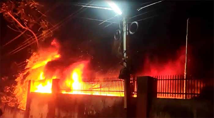 ಚಿಕ್ಕಮಗಳೂರು: ಬಿಎಸ್ಎನ್ಎಲ್ ಕಚೇರಿಗೆ ಬೆಂಕಿ; ಲಕ್ಷಾಂತರ ರೂ. ಮೌಲ್ಯದ ಸೊತ್ತು ಬೆಂಕಿಗಾಹುತಿ