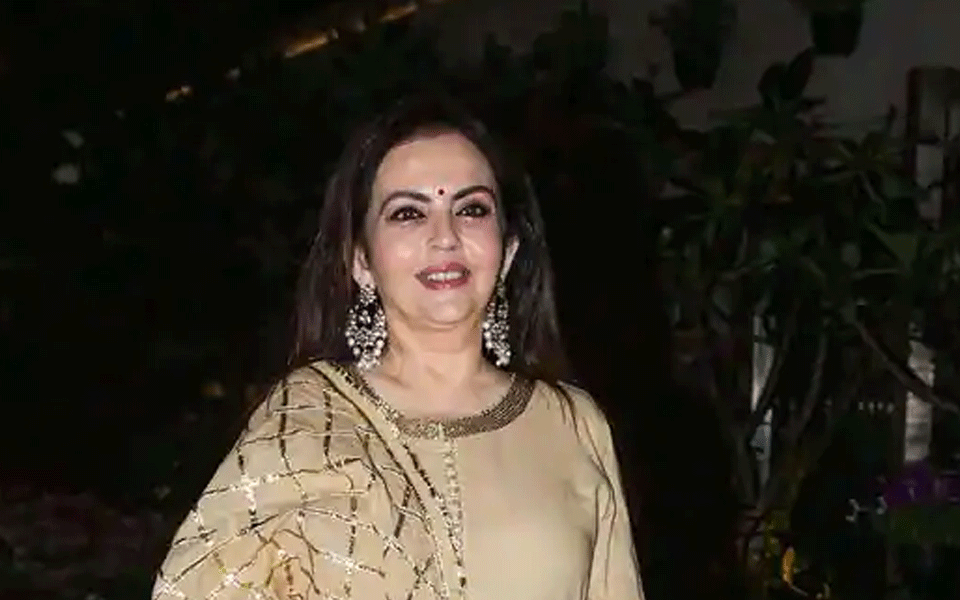 ನೀತಾ ಅಂಬಾನಿಯನ್ನು ಸಂದರ್ಶಕ ಪ್ರಾಧ್ಯಾಪಕಿಯನ್ನಾಗಿಸುವ ಪ್ರಸ್ತಾಪಕ್ಕೆ ವಿರೋಧ