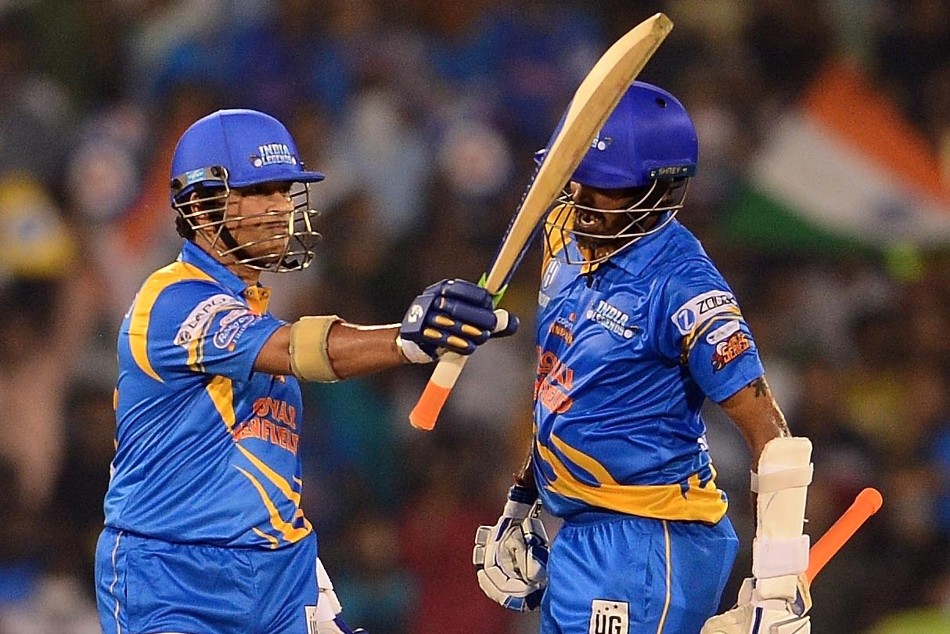 ಒಂದೇ ಓವರ್ ನಲ್ಲಿ ಹ್ಯಾಟ್ರಿಕ್ ಸಹಿತ 4 ಸಿಕ್ಸರ್ ಸಿಡಿಸಿದ ಯುವರಾಜ್,ಇಂಡಿಯಾ ಲೆಜೆಂಡ್ಸ್ ಫೈನಲ್ ಗೆ