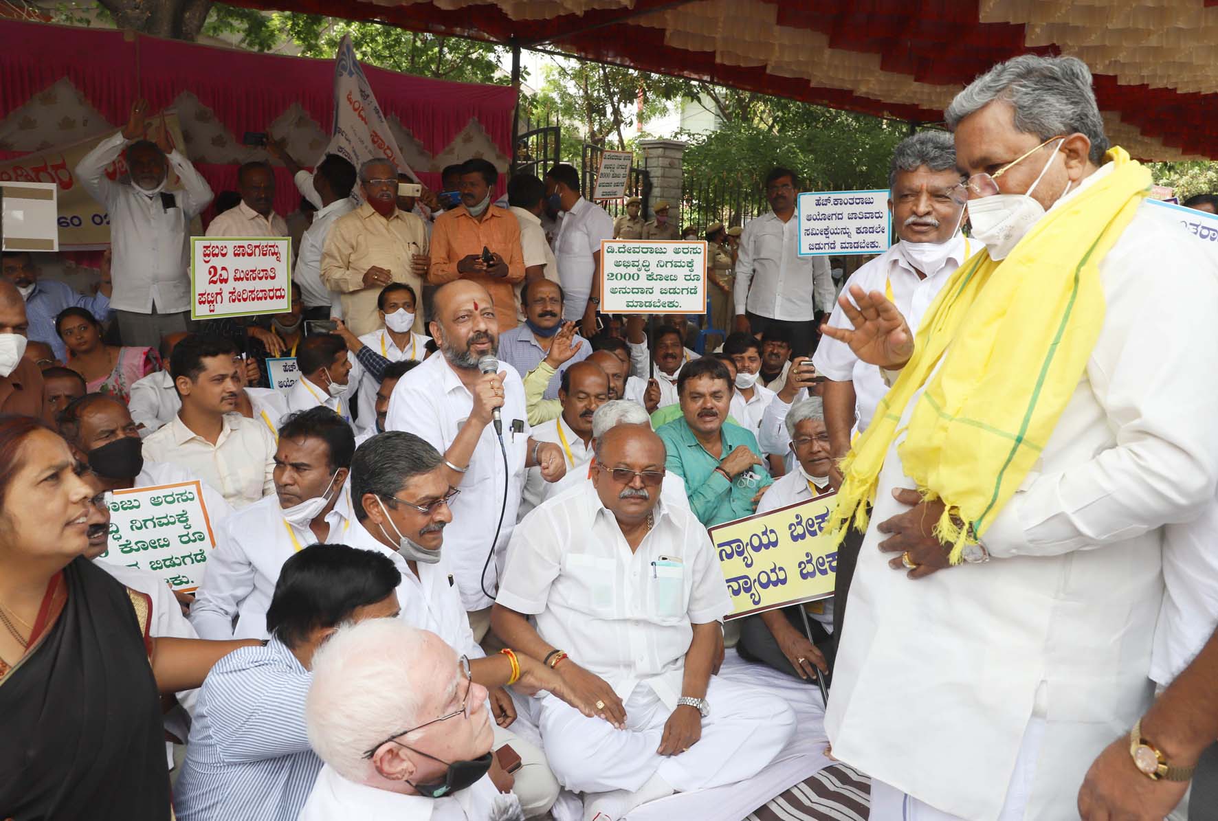 ಇಷ್ಟದಂತೆ ವರದಿ ಬರೆಸಿಕೊಳ್ಳಲು ಉನ್ನತ ಸಮಿತಿ ರಚನೆ: ಸಿದ್ದರಾಮಯ್ಯ ಟೀಕೆ