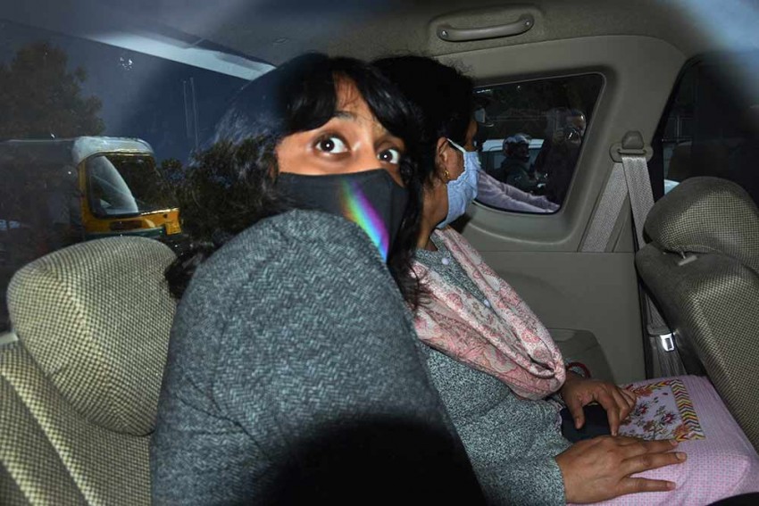 ದಿಶಾ ರವಿ ಮನವಿಗೆ ಪ್ರತಿಕ್ರಿಯೆ ಸಲ್ಲಿಸಲು ಕೇಂದ್ರ ದಿಲ್ಲಿ ಪೊಲೀಸರಿಗೆ ಹೈಕೋರ್ಟ್‌ನಿಂದ ಅಂತಿಮ ಅವಕಾಶ