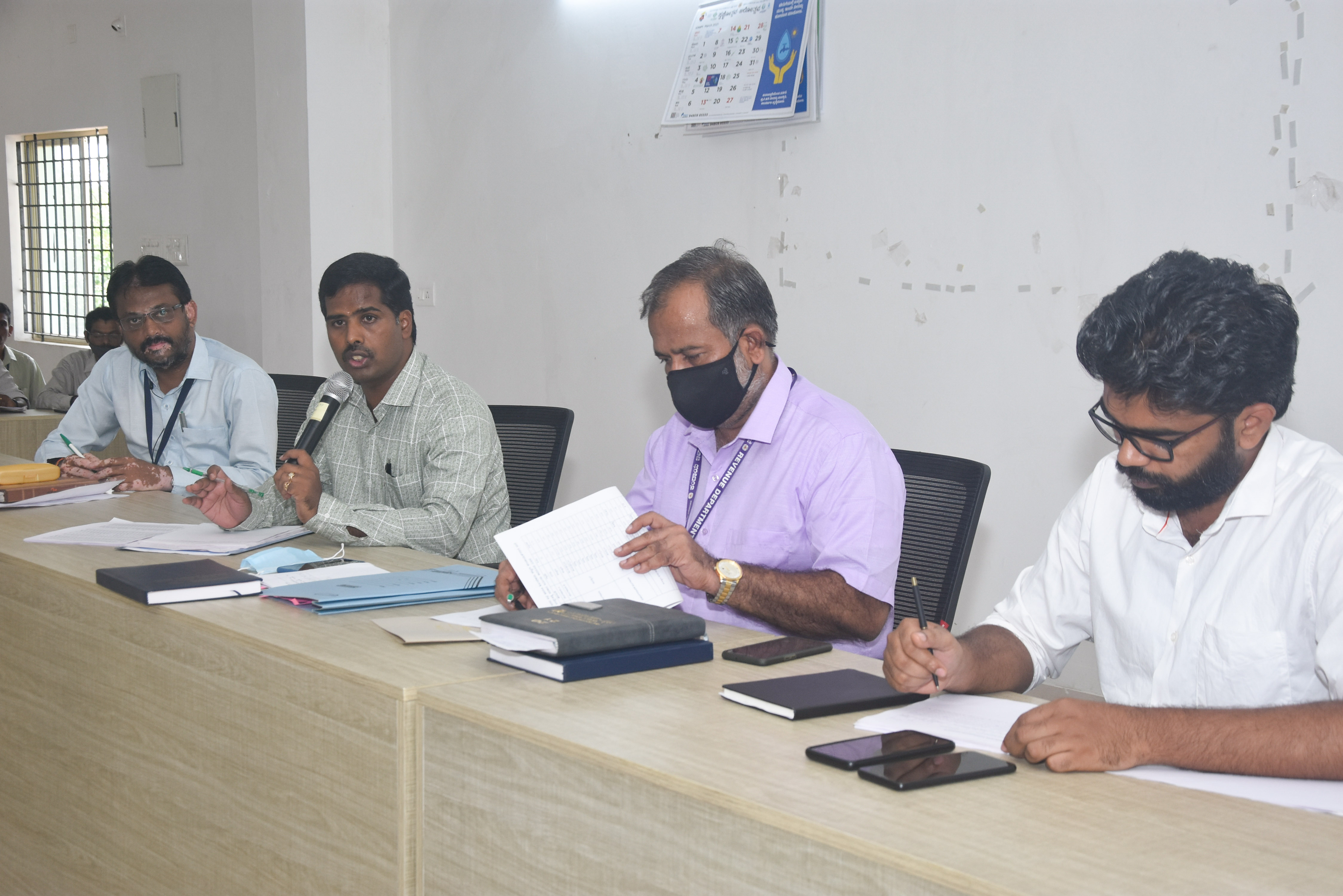 ಘನತ್ಯಾಜ್ಯ ನಿರ್ವಹಣಾ ಘಟಕ ನಿರ್ಮಾಣಕ್ಕೆ ಭೂಮಿ ಖರೀದಿಸುವಲ್ಲಿ ನಿರ್ಲಕ್ಷ್ಯ: ಪಿಡಿಒಗಳ ವಿರುದ್ಧ ಜಿಪಂ ಸಿಇಒ ಕೆಂಡಾಮಂಡಲ