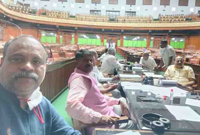 ಕಲಾಪ ಮುಂದೂಡಿದರೂ ಜೆಡಿಎಸ್ ಸದಸ್ಯರಿಂದ ಅಹೋರಾತ್ರಿ ಧರಣಿ