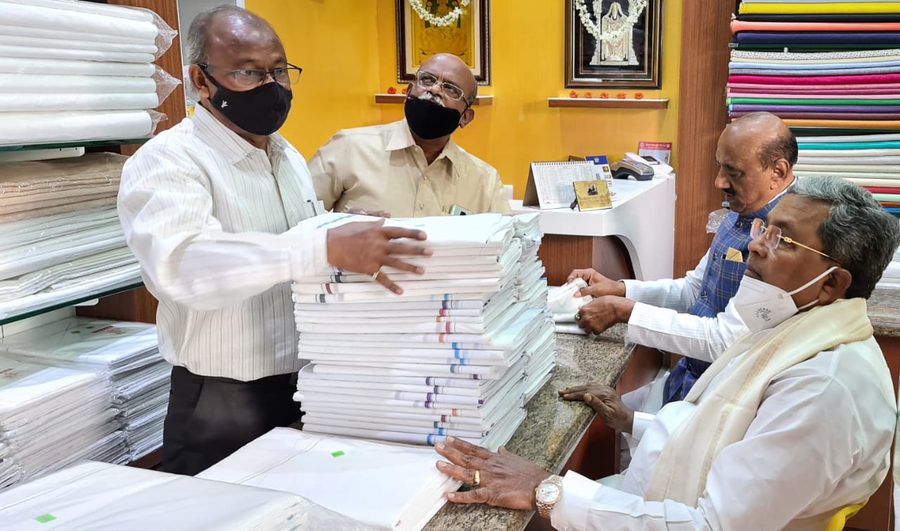 ವಿಧಾನಸಭೆಯಲ್ಲಿ ಸ್ವಾರಸ್ಯಕರ ಚರ್ಚೆಗೆ ಕಾರಣವಾದ ಸಿದ್ದರಾಮಯ್ಯರ ಪಂಚೆ ಖರೀದಿ!