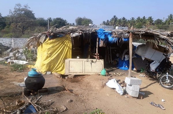 ಅಂತ್ಯಕ್ರಿಯೆ ಮಾಡಿದ್ದ ಮಗುವಿನ ಮೃತದೇಹ ಹೊರತೆಗೆಸಿದ ಖಾಸಗಿ ಕಂಪೆನಿ ಸೆಕ್ಯುರಿಟಿಗಾರ್ಡ್: ಆರೋಪ