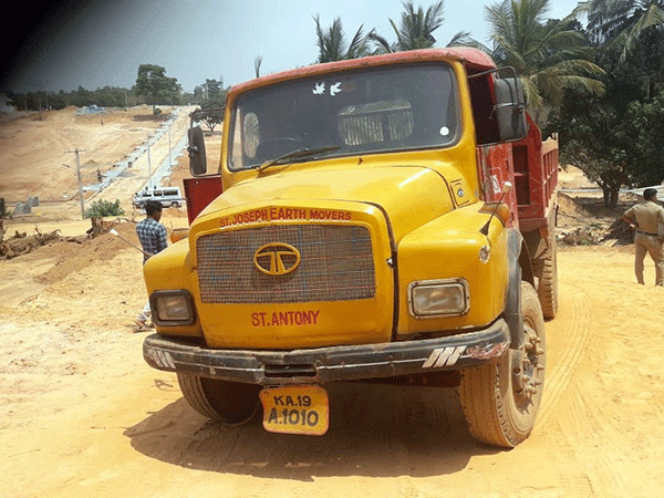 ಪಕ್ಷಿಕೆರೆ: ಟಿಪ್ಪರ್ ಅಡಿಗೆ ಬಿದ್ದು ಕಾರ್ಮಿಕ ಮೃತ್ಯು