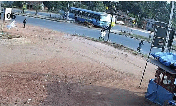 ತಲಪಾಡಿಯಲ್ಲಿ ಸ್ಕೂಟರ್ ಗೆ ಢಿಕ್ಕಿಯಾದ ಸರಕಾರಿ ಬಸ್: ಸವಾರ ಗಂಭೀರ