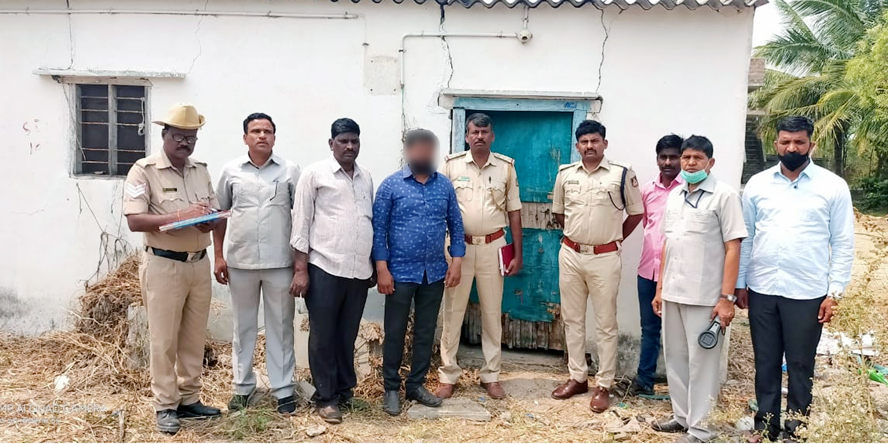 ಅಕ್ರಮ ಸ್ಫೋಟಕ ಸಂಗ್ರಹ ಗೋದಾಮುಗಳ‌ ಮೇಲೆ ಪೊಲೀಸರ ದಾಳಿ: ಅಪಾರ ಪ್ರಮಾಣದ ಸ್ಫೋಟಕ ಪತ್ತೆ