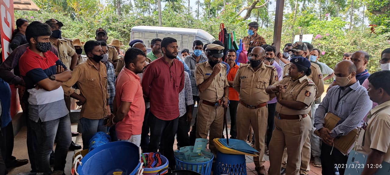 ನ್ಯಾಯಾಲಯದ ಆದೇಶದ ಮೇರೆಗೆ ಜಾಗ, ಕಟ್ಟಡ ವಶಕ್ಕೆ ಪಡೆದ ಅಧಿಕಾರಿಗಳ ತಂಡ