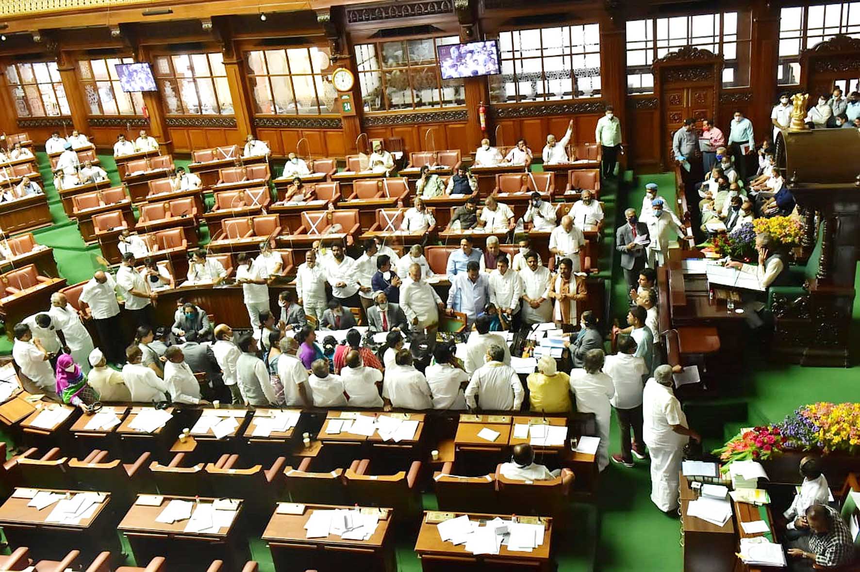 ಸಚಿವ ಸುಧಾಕರ್ ಹೇಳಿಕೆಗೆ ವಿರೋಧ ಪಕ್ಷಗಳು ಆಕ್ರೋಶ ವಿಧಾನಸಭೆಯಲ್ಲಿ ಧರಣಿ; ರಾಜೀನಾಮೆಗೆ ಆಗ್ರಹ