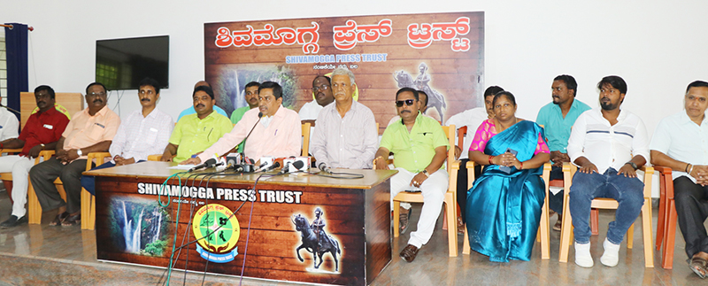 ಸಿಮ್ಸ್ ನಿರ್ದೇಶಕರ ಮೇಲೆ ಕಿಕ್ ಬ್ಯಾಕ್ ಆರೋಪ ಮಾಡಿದ ಕಾಂಗ್ರೆಸ್ ವಕ್ತಾರ ಕೆಬಿ ಪ್ರಸನ್ನಕುಮಾರ್