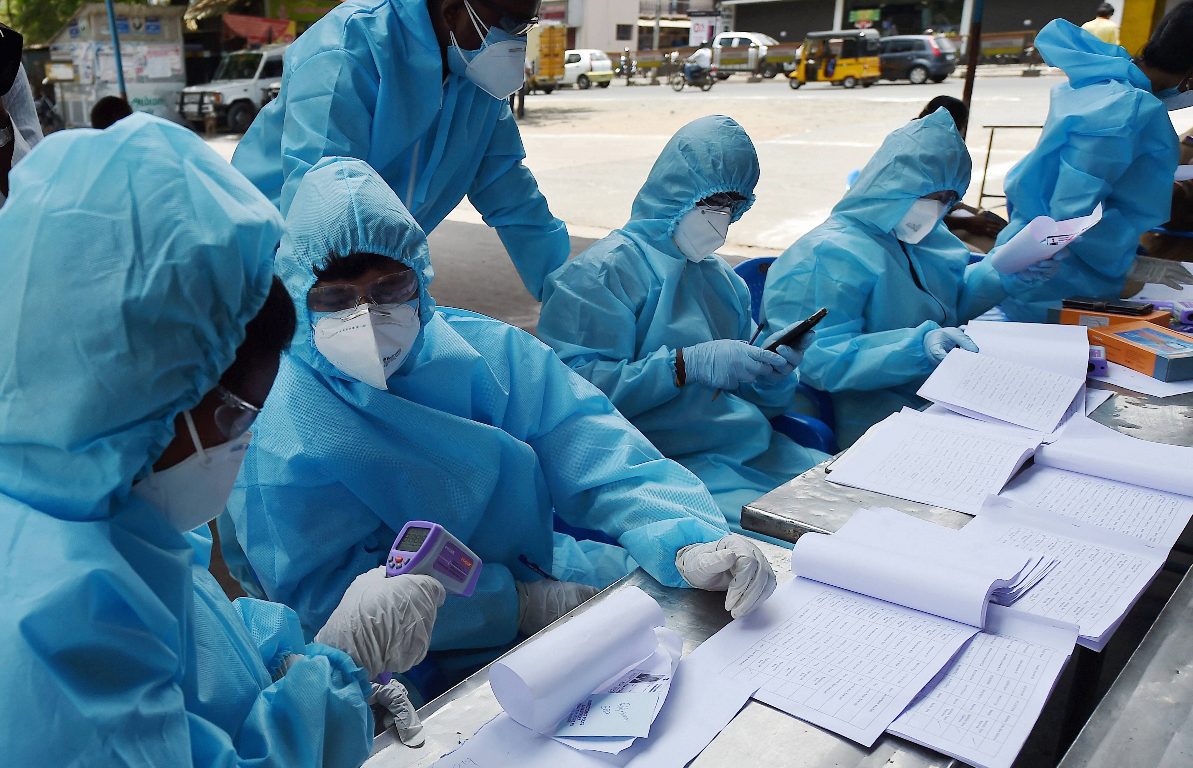 ಬೆಂಗಳೂರು: ಕೋವಿಡ್ ಎರಡನೇ ಅಲೆ ನಿಯಂತ್ರಿಸುವ ನಿಟ್ಟಿನಲ್ಲಿ ಹೊಸ ಮಾರ್ಗಸೂಚಿ ಪ್ರಕಟ