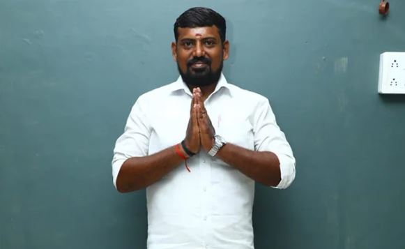 ಈ ಅಭ್ಯರ್ಥಿಯನ್ನು ಗೆಲ್ಲಿಸಿದರೆ ಹೆಲಿಕಾಪ್ಟರ್‌, ಒಂದು ಕೋಟಿ ರೂ., ಮೂರಂತಸ್ತಿನ ಮನೆ, ಚಂದ್ರಯಾನ ಆಫರ್!