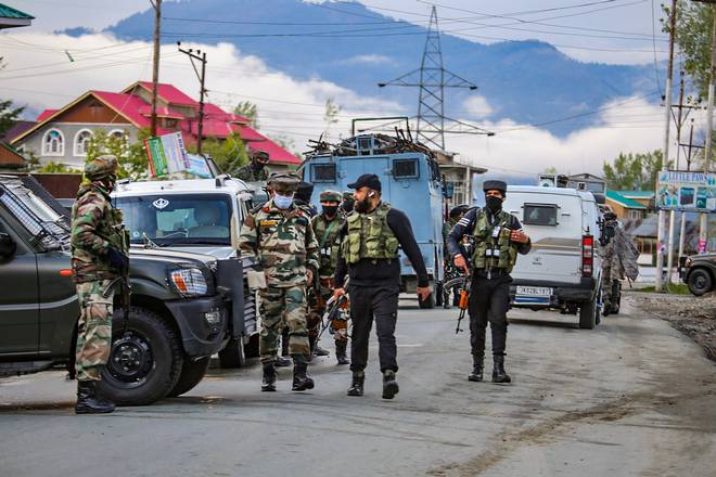 ಜಮ್ಮು-ಕಾಶ್ಮೀರದಲ್ಲಿ ಉಗ್ರರ ದಾಳಿ: ಸಿಆರ್ ಪಿಎಫ್ ಅಧಿಕಾರಿ ಹುತಾತ್ಮ, ಮೂವರಿಗೆ ಗಾಯ