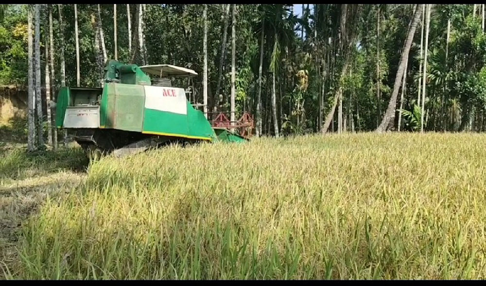 ಕಟಾವು ಯಂತ್ರಗಳ ಬಾಡಿಗೆ ದರ ಹೆಚ್ಚಳ: ಏಕಾಏಕಿ ದರ ಏರಿಕೆಗೆ ಆಕ್ರೋಶ
