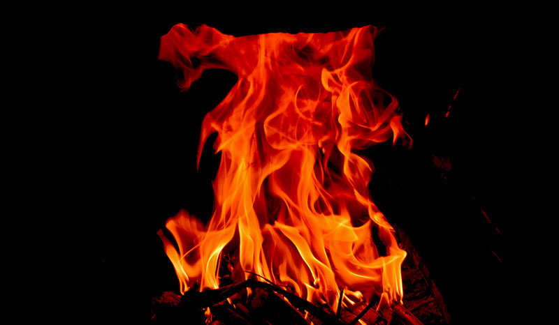 ಗೋದಾಮಿನಲ್ಲಿ ಆಕಸ್ಮಿಕ ಬೆಂಕಿ: ಲಕ್ಷಾಂತರ ರೂ. ನಷ್ಟ