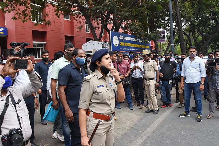 ಅಶ್ಲೀಲ ಸಿಡಿ ಪ್ರಕರಣ: ನ್ಯಾಯಾಲಯಕ್ಕೆ ಹಾಜರಾಗಿ ಹೇಳಿಕೆ ನೀಡಿದ ಸಂತ್ರಸ್ತ ಯುವತಿ