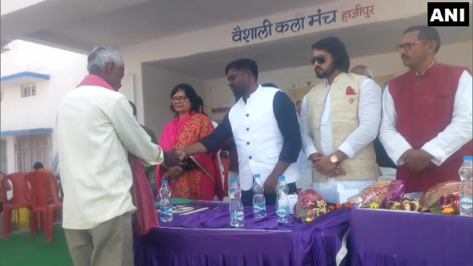 ಸರಕಾರಿ ಕಾರ್ಯಕ್ರಮಕ್ಕೆ ತನ್ನ ಸಹೋದರನನ್ನು ಕಳುಹಿಸಿಕೊಟ್ಟು ವಿವಾದಕ್ಕೀಡಾದ ಸಚಿವ!