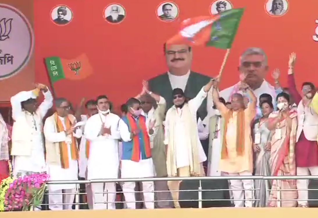 ಪ್ರಧಾನಿ ಮೋದಿ ರ‍್ಯಾಲಿಯಲ್ಲಿ ಬಿಜೆಪಿ ಸೇರಿದ ಬಾಲಿವುಡ್ ನಟ ಮಿಥುನ್‌ ಚಕ್ರವರ್ತಿ